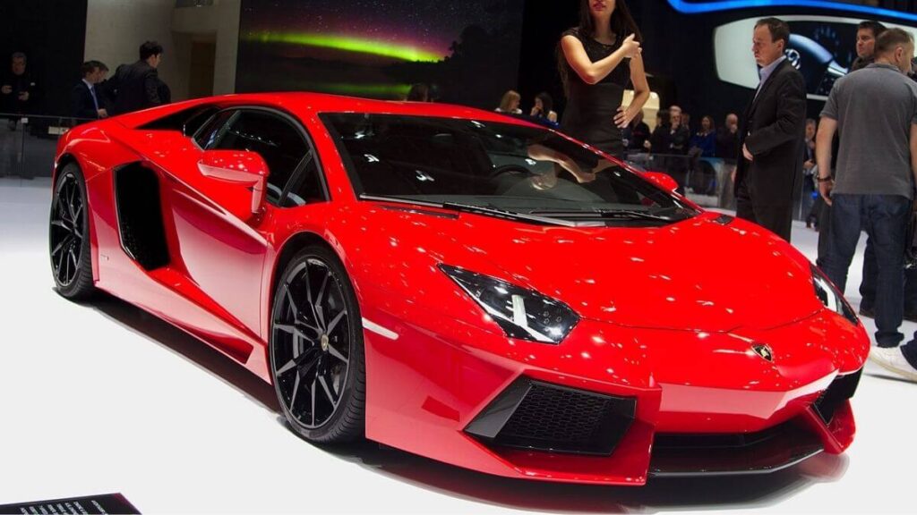 En İyi Kırmızı Araba Modelleri ve Markaları - Lamborghini Aventador