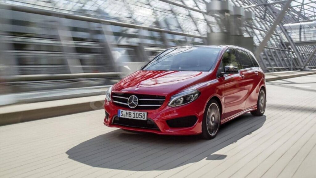 En İyi Kırmızı Araba Modelleri ve Markaları - Mercedes B Serisi